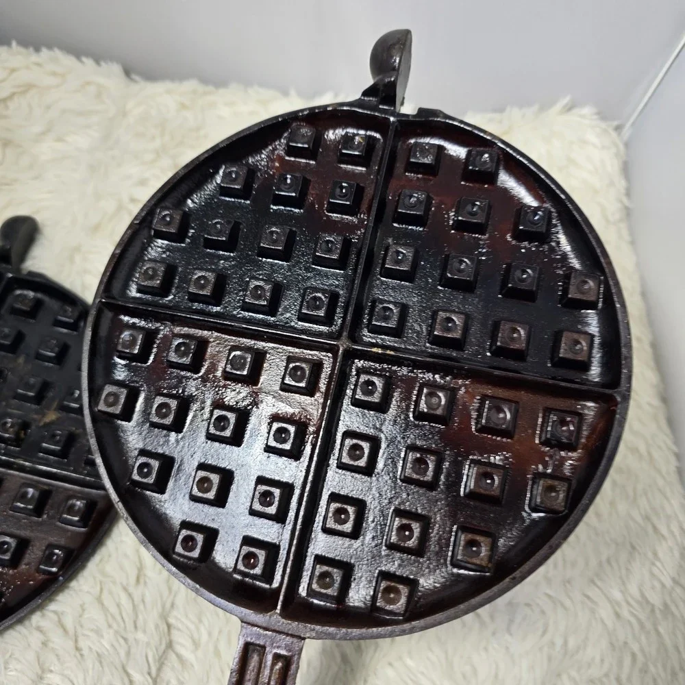 Antique Wagner Ware Sidney Cast Iron Waffle Maker 8 Pat. Feb 22, 1910
